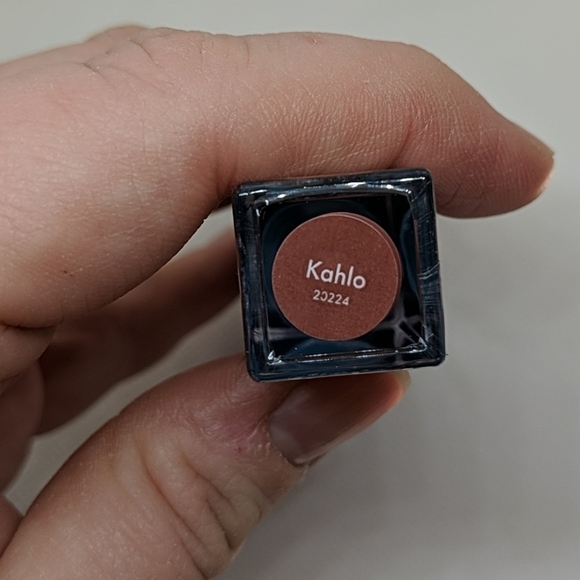 HOLA NEON
High-Gloss Lacquer in Kahlo NWT - Picture 8 of 8